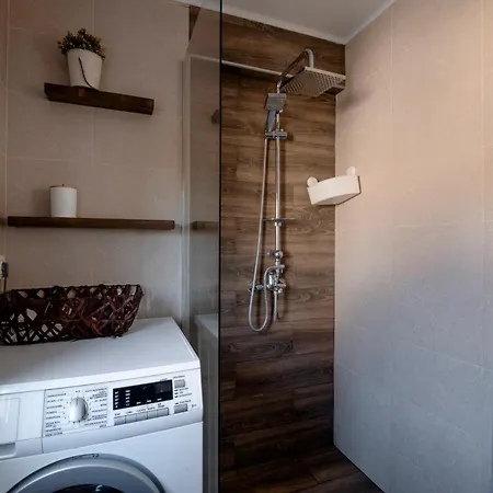 Omonia House 2 *