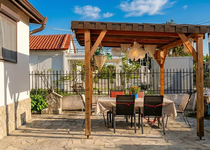 בית נופש Omonia House 2